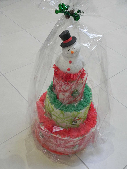 un gateau de couches  bonhomme de neige